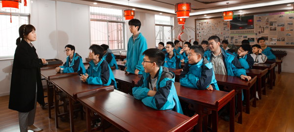 渭滨 分类教学，因材施教，采取“一类一方案、一人一目标”的教学方法