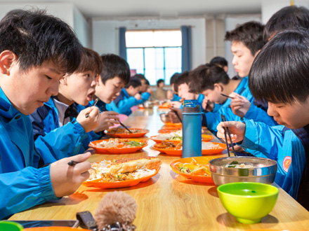 渭滨学生用餐
